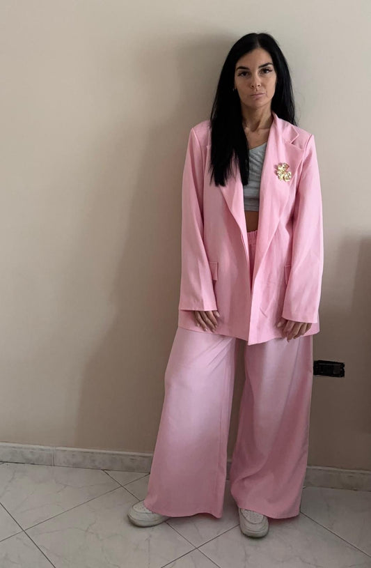 Blazer rosa con spilla rimovibile